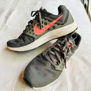 Nike down shifter running tennis shoes size 8 GUC